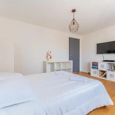 Villa Maison De Village En Pierre Piscine - 8 Personnes *