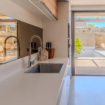 Maison De Village En Pierre Piscine - 8 Personnes *