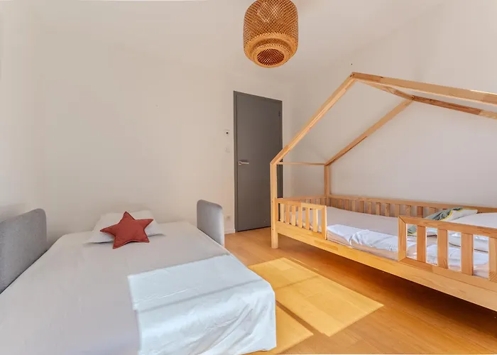 Maison De Village En Pierre Piscine - 8 Personnes