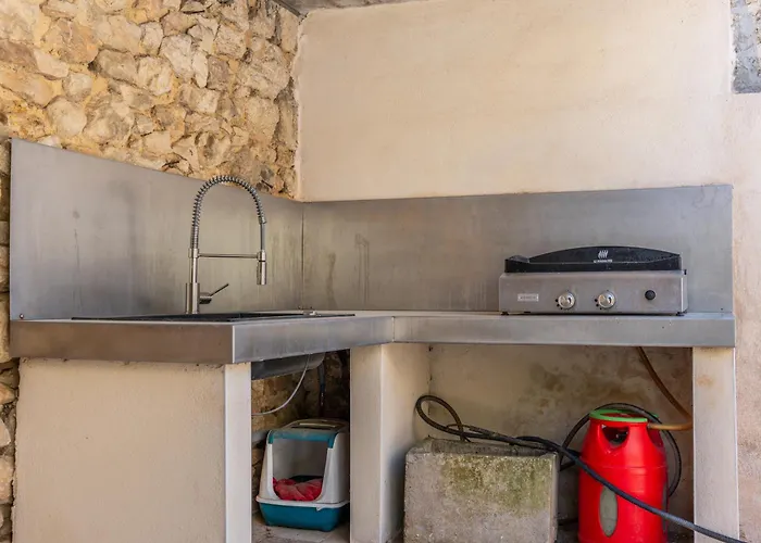 Villa Maison De Village En Pierre Piscine - 8 Personnes