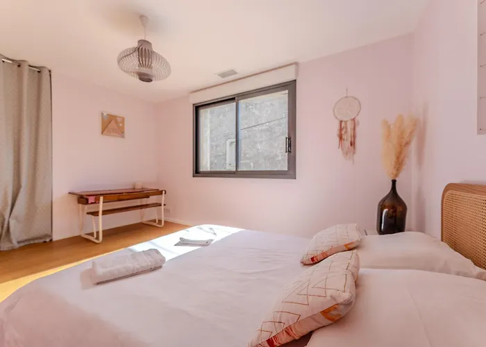 Maison De Village En Pierre Piscine - 8 Personnes Villa