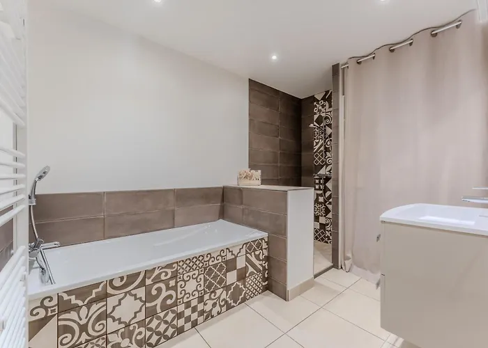 Maison De Village En Pierre Piscine - 8 Personnes * Lansargues